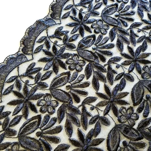 LACE EMBROIDERED FLORAL FABRIC BLACK NEW 70" x 38" CRAFT SEWING DECOR - Picture 4 of 6